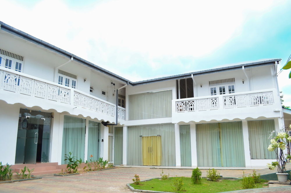 Hotel Empryean Katunayaka Exterior foto