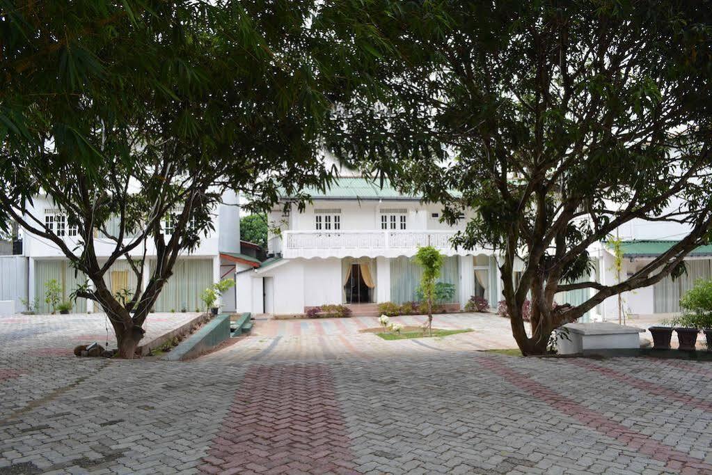Hotel Empryean Katunayaka Exterior foto